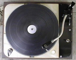 Thorens TD 121 Thorens TD 121 mit Ortofon Arm