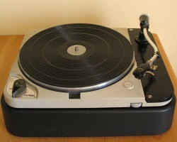 Thorens TD 121 Thorens TD 121 mit Ortofon Arm