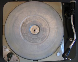 Thorens TD 121 Thorens TD 121 mit Teller ohne Gummimatte