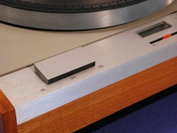 Thorens TD 125 Thorens TD 125, Geschwindigkeitswähler und Pitchregler