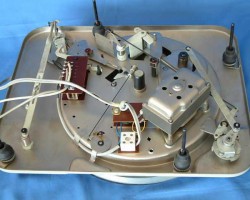 Thorens TD 135 Thorens TD 135, Unterseite